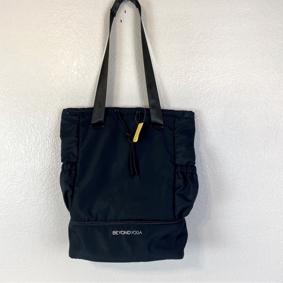 Beyond Yoga Black Convertible Gym Bag Backpack Tote - Picture 2 of 6